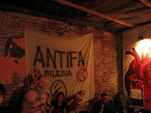 CKN 13, sala koncertowa, publika/ CKN 13 interior: show room, crowd